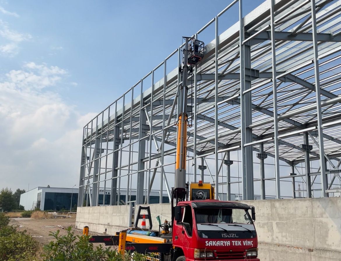 Sepetli platform ile cephe çalışması